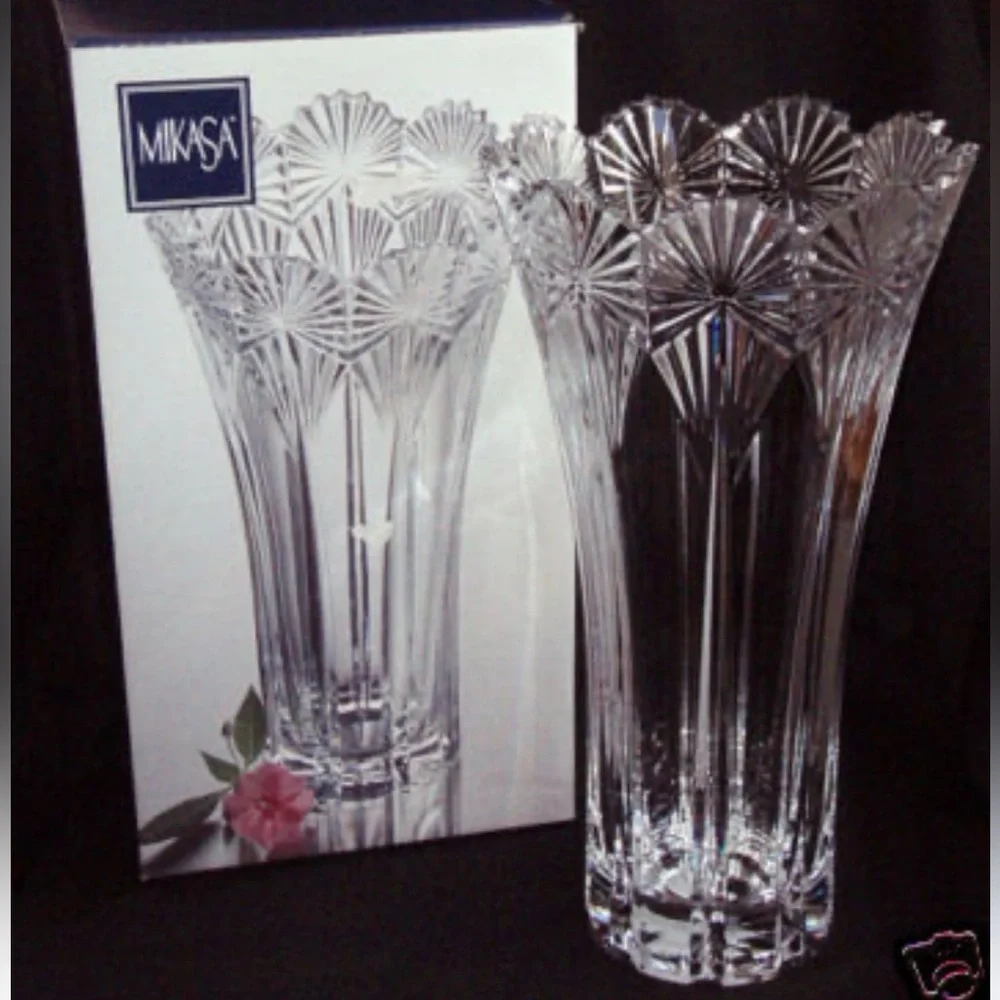 VTG 90’s MIKASA “DUCHESS“ Flair 14”Vase Lead Crystal shark teeth edges Like New